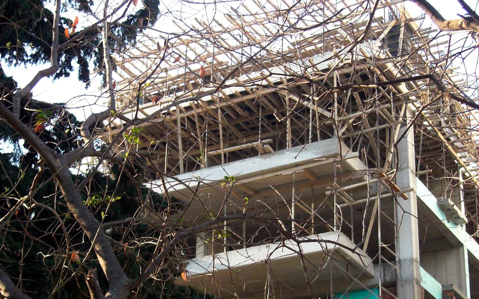 Η ακρίβεια ματαιώνει ανεγέρσεις οικοδομών